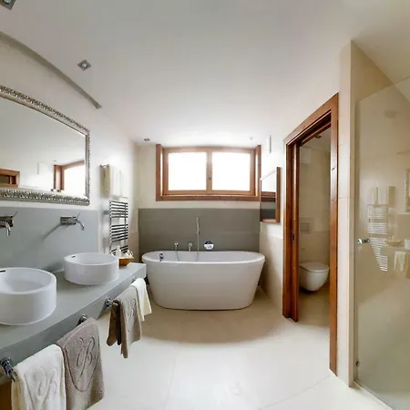 Bentleys House Mountain Chalet